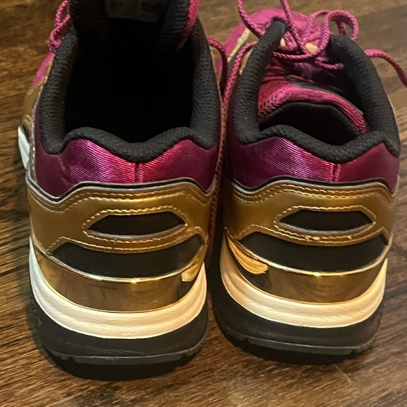 NEW BALANCE rev lite 1550 Lace Garnet and Gold like new lace up shoes - Picture 7 of 8